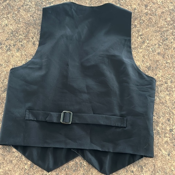 Cute little vest - Picture 2 of 3